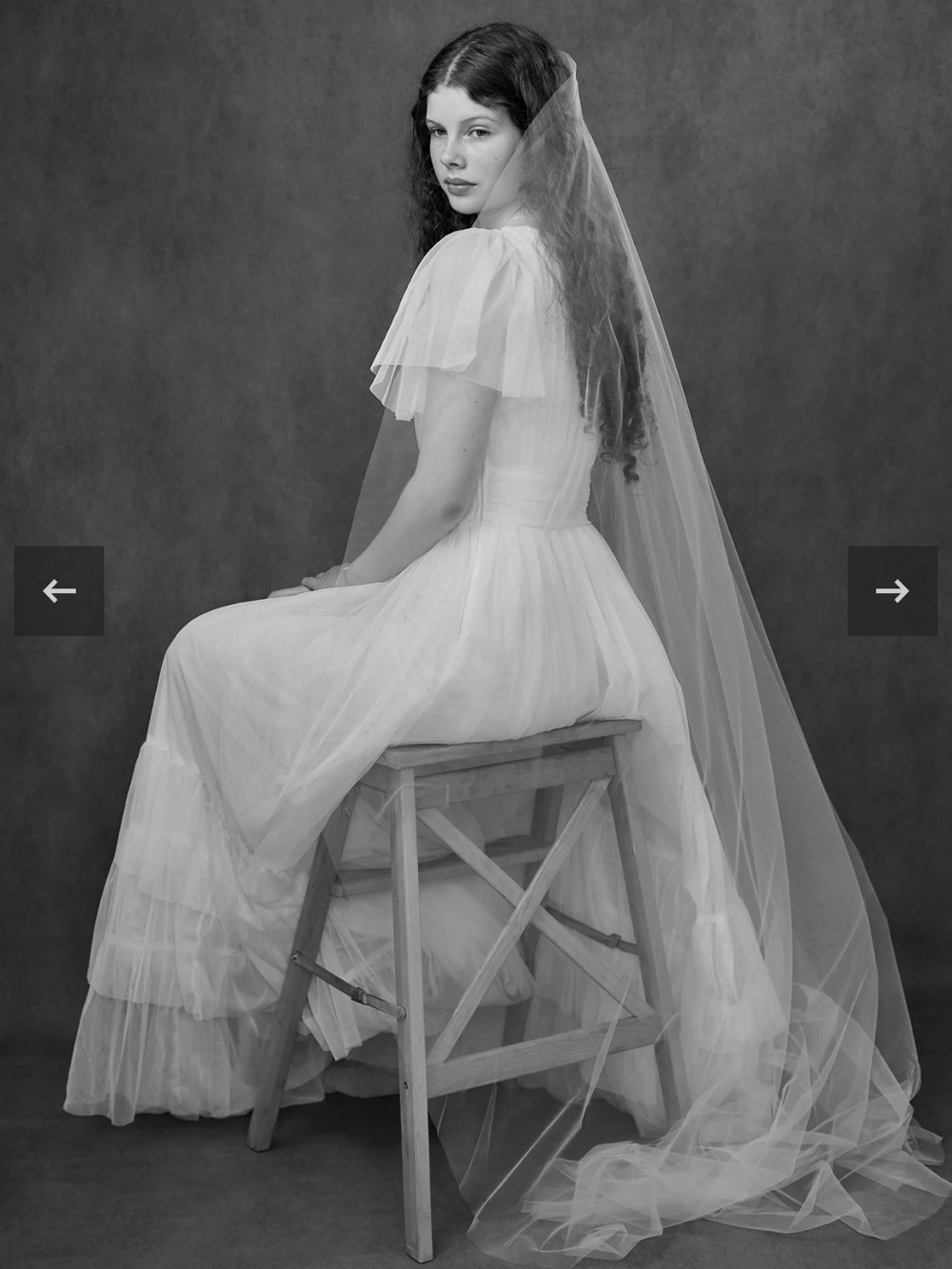 Elegant White Bridal Veil - Classic Single Tier